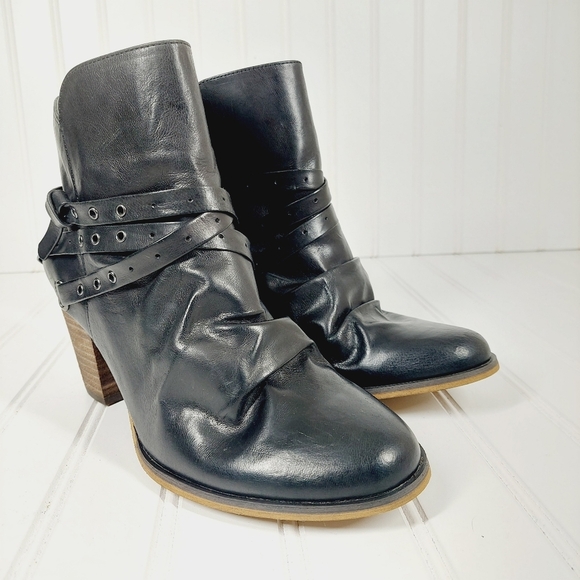 New Bella Vita Leather Strappy Block Heel Ankle Booties B144 - Picture 4 of 11